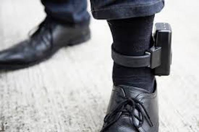 POURSUIVI POUR UN DETOURNEMENT PRESUME DE 31 MILLIARDS : Abdou Aziz Kane, ami de Demba Ngom, frère de Farba Ngom, obtient la mainlevée du bracelet électronique