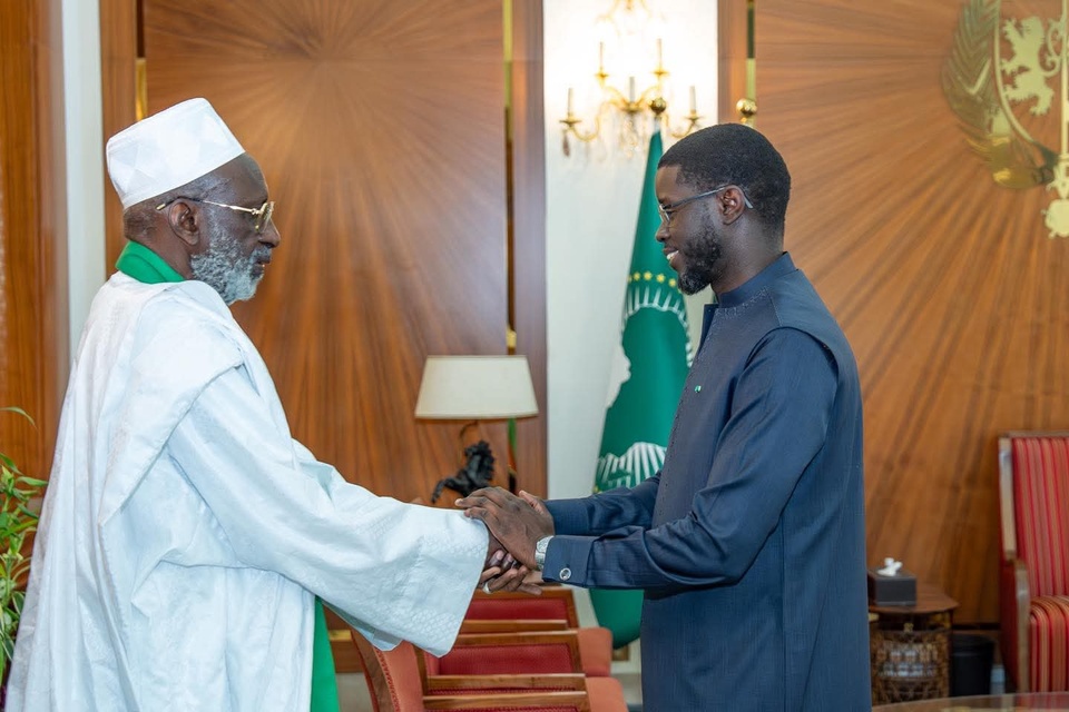 Le Khalife de la famille Omarienne reçu par Diomaye Le Khalife de la famille Omarienne reçu par Diomaye