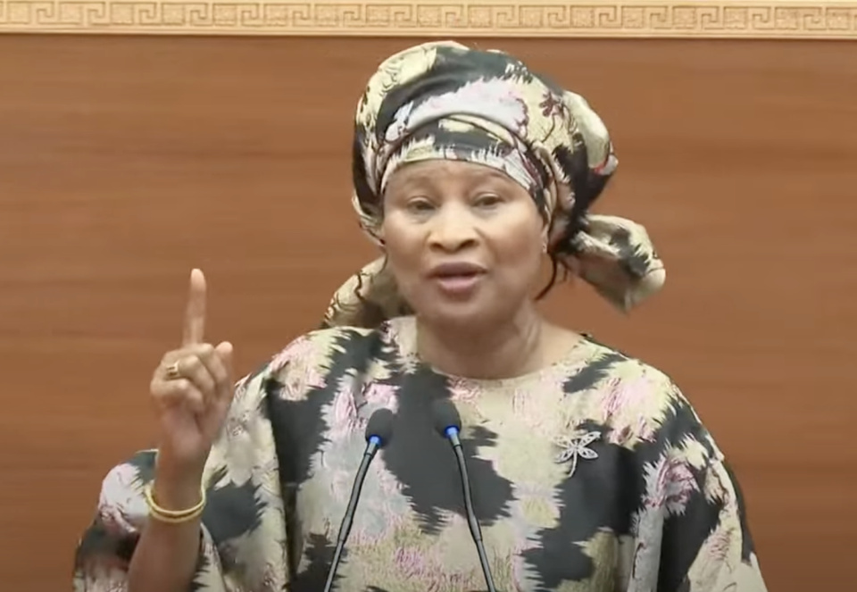 Aissata Tall Sall est en tout cas très écoutée et suivie. Aissata Tall Sall est en tout cas très écoutée et suivie.