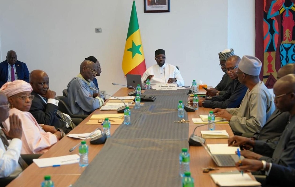 Nationalisation des ICS : Le PM a rencontré les anciens DG et responsables de l’entreprise Nationalisation des ICS : Le PM a rencontré les anciens DG et responsables de l’entreprise