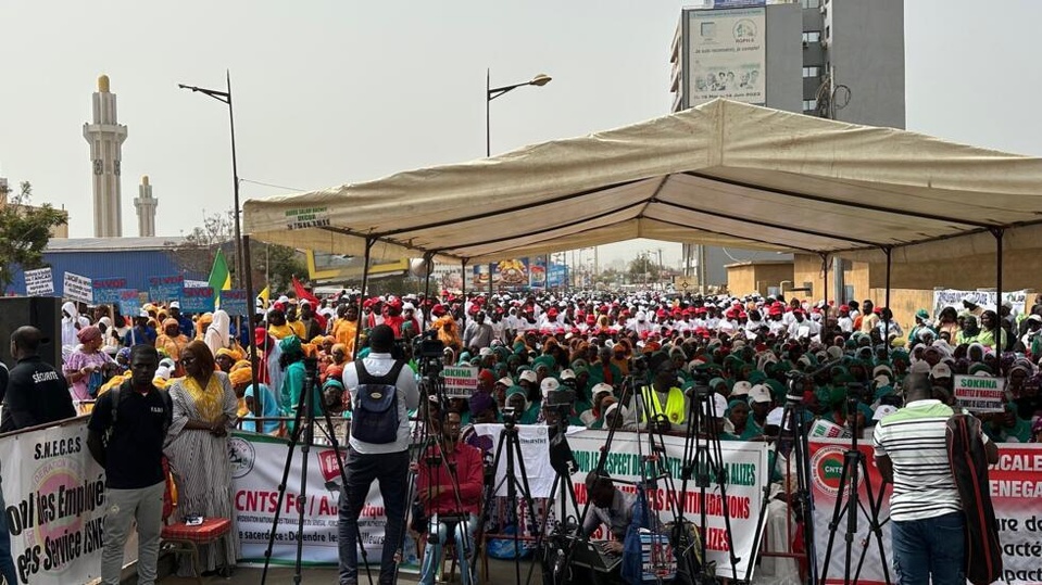 PRESSE SÉNÉGALAISE EN ZONE DE TURBULENCE : Syndicats et patronat unissent leurs voix et annoncent un front commun pour le 1er mai PRESSE SÉNÉGALAISE EN ZONE DE TURBULENCE : Syndicats et patronat unissent leurs voix et annoncent un front commun pour le 1er mai
