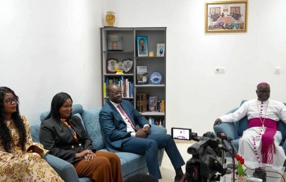 Visite de courtoisie : Sonko reçu par Monseigneur André Gueye