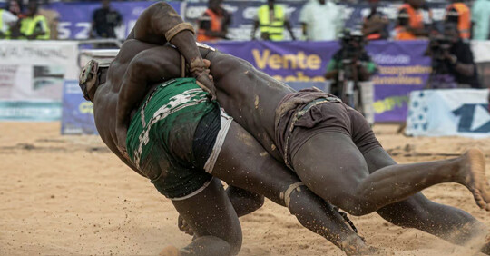 LUTTE AVEC FRAPPE : Reug-Reug domine Boy Niang 2 et réussit son grand retour dans l’arène