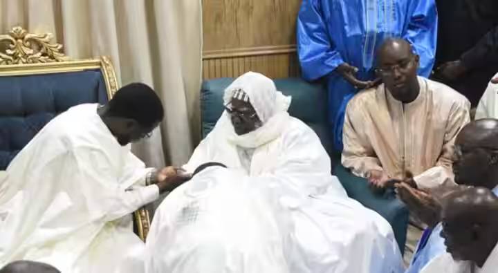 SERIGNE MOUNTAKHA MBACKÉ AU PRESIDENT DIOMAYE VENU PRESENTER SES CONDOLEANCES A TOUBA  : «Les temps sont durs, vous devez veiller à ce que les conditions de vie des populations s’améliorent»