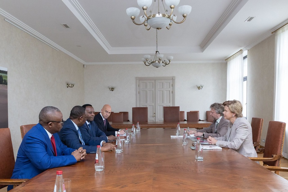 Macky, en pleine campagne, rencontre le ministre…. Macky, en pleine campagne, rencontre le ministre….