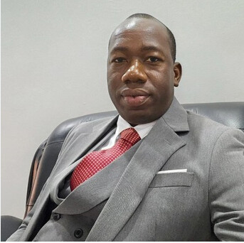 Me BIDJELE FALL AVOCAT A LA COUR ET MILITANT DU PDS Wade avait de grandes idées ; certains l’appelaient «l’Osagyefo» le rédempteur