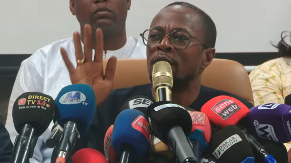 EXPULSION DE ABDOU MBOW PAR LES GENDARMES LORS DE LA PLENIERE POUR LA REVISION CONSTITUTIONNELLE : Les députés de l’opposition exigent des explications sur cette intervention des gendarmes et annoncent une campagne de dénonciation contre Sonko EXPULSION DE ABDOU MBOW PAR LES GENDARMES LORS DE LA PLENIERE POUR LA REVISION CONSTITUTIONNELLE : Les députés de l’opposition exigent des explications sur cette intervention des gendarmes et annoncent une campagne de dénonciation contre Sonko