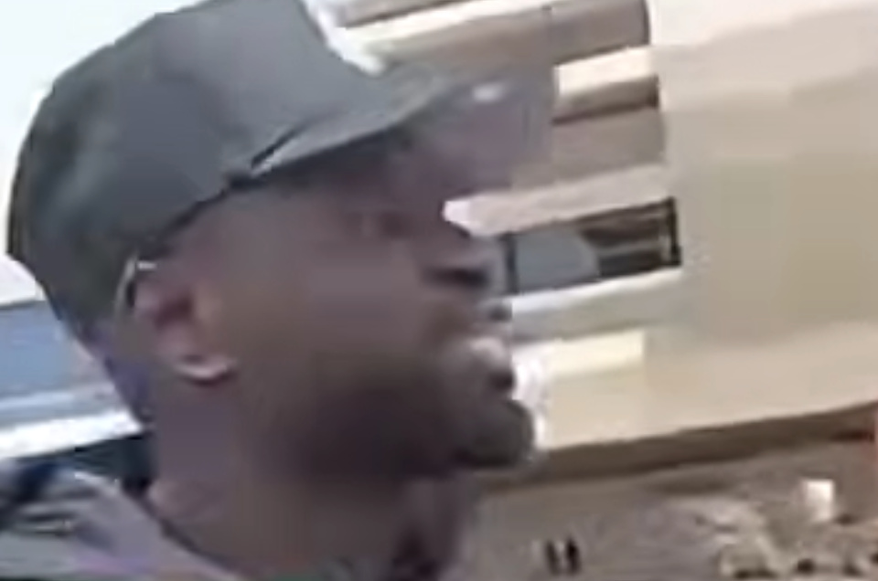 CHEIKHOU KOUYATE MET LE FEU AUX POUDRES SUR LES RESEAUX SOCIAUX « Que celui qui veut rester reste, et que celui qui ne veut pas s'en aille » CHEIKHOU KOUYATE MET LE FEU AUX POUDRES SUR LES RESEAUX SOCIAUX « Que celui qui veut rester reste, et que celui qui ne veut pas s'en aille »