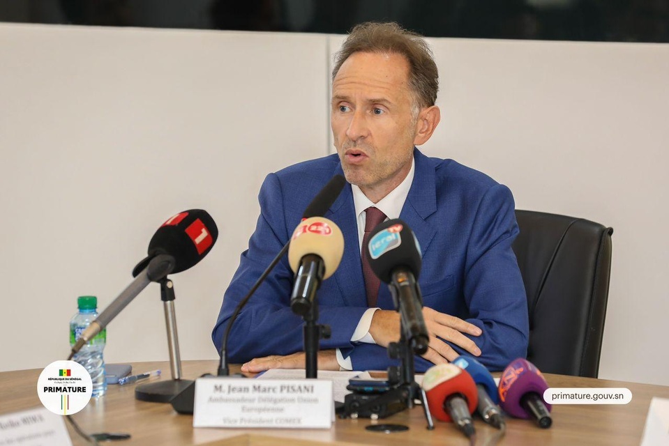 JEAN MARC PISANI, AMBASSADEUR CHEF DE DELEGATION DE L’UE « J’ai été profondément impressionné par la vitalité, l’esprit d’innovation et la créativité des jeunes … » JEAN MARC PISANI, AMBASSADEUR CHEF DE DELEGATION DE L’UE « J’ai été profondément impressionné par la vitalité, l’esprit d’innovation et la créativité des jeunes … »