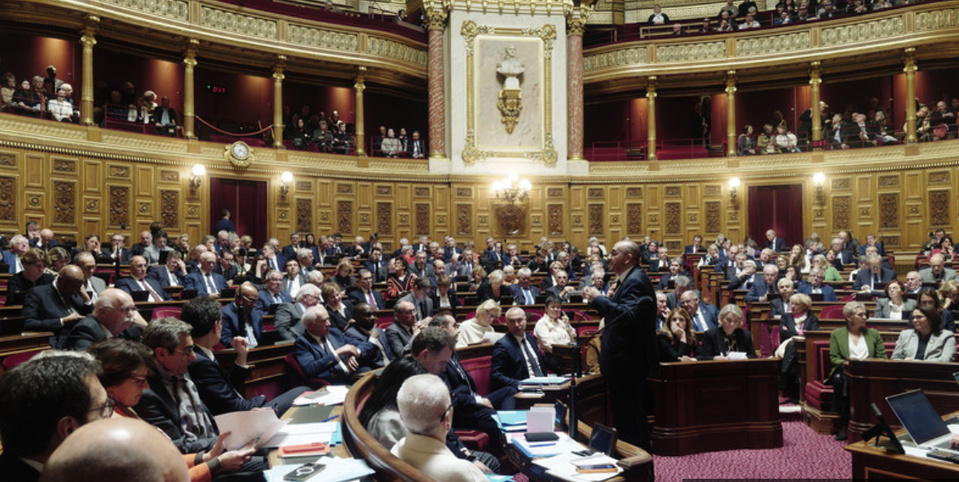 Surveillance de l’information en France : le Sénat propose un observatoire déjà très critiqué Surveillance de l’information en France : le Sénat propose un observatoire déjà très critiqué