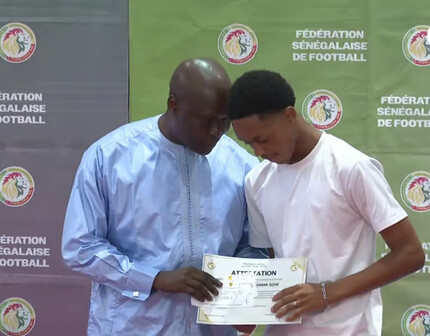 APRES L'ATTENTE, L'HEURE DES RECOMPENSES A SONNE POUR LES CHAMPIONS D'AFRIQUE U15 ET U17 : Une enveloppe globale de 311.420.000 francs Cfa leur a été remise