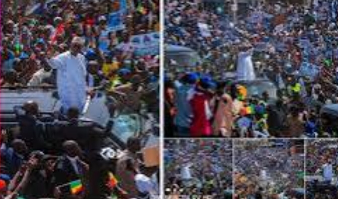 VENU RENCONTRER LE PRESIDENT BASSIROU DIOMAYE FAYE : Macky Sall revient en héros et s’offre un bain de foule