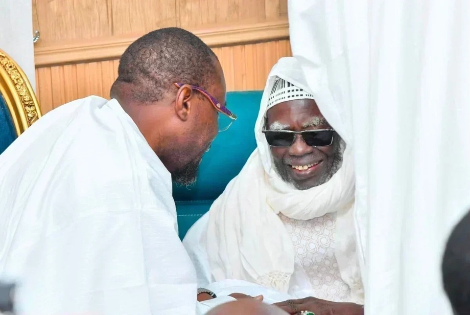 Visite à Touba en prélude du Magal Ousmane Sonko rassure Serigne Mountakha et Serigne Bassirou Abdou Khadre et réaffirme son engagement à œuvrer pour la paix Visite à Touba en prélude du Magal Ousmane Sonko rassure Serigne Mountakha et Serigne Bassirou Abdou Khadre et réaffirme son engagement à œuvrer pour la paix