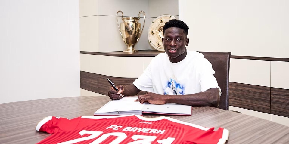 MERCATO : Le joyau sénégalais Bara Sapoko Ndiaye s'engage sur le long terme avec le FC Bayern Munich MERCATO : Le joyau sénégalais Bara Sapoko Ndiaye s'engage sur le long terme avec le FC Bayern Munich