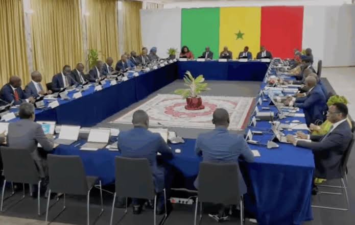 Pas de conseil des ministres hier : une partie des ministres en congé pour 15 jours