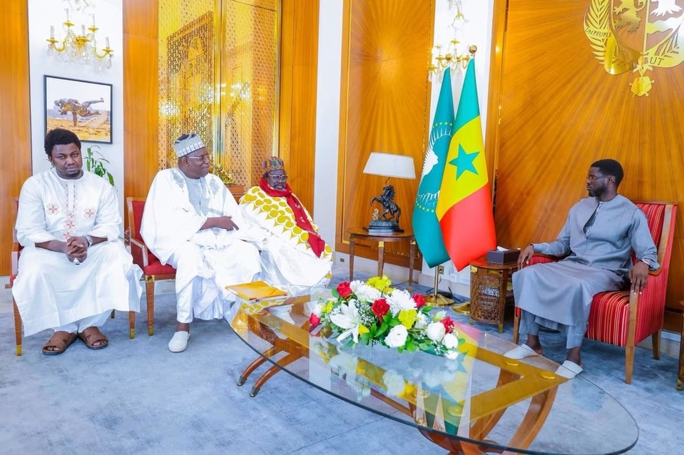 Bassirou Diomaye Faye reçoit l’Imam Ratib de la Grande Mosquée de Médina Baye