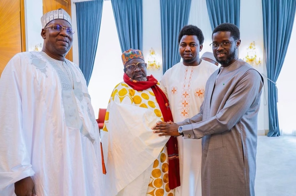 Bassirou Diomaye Faye reçoit l’Imam Ratib de la Grande Mosquée de Médina Baye Bassirou Diomaye Faye reçoit l’Imam Ratib de la Grande Mosquée de Médina Baye