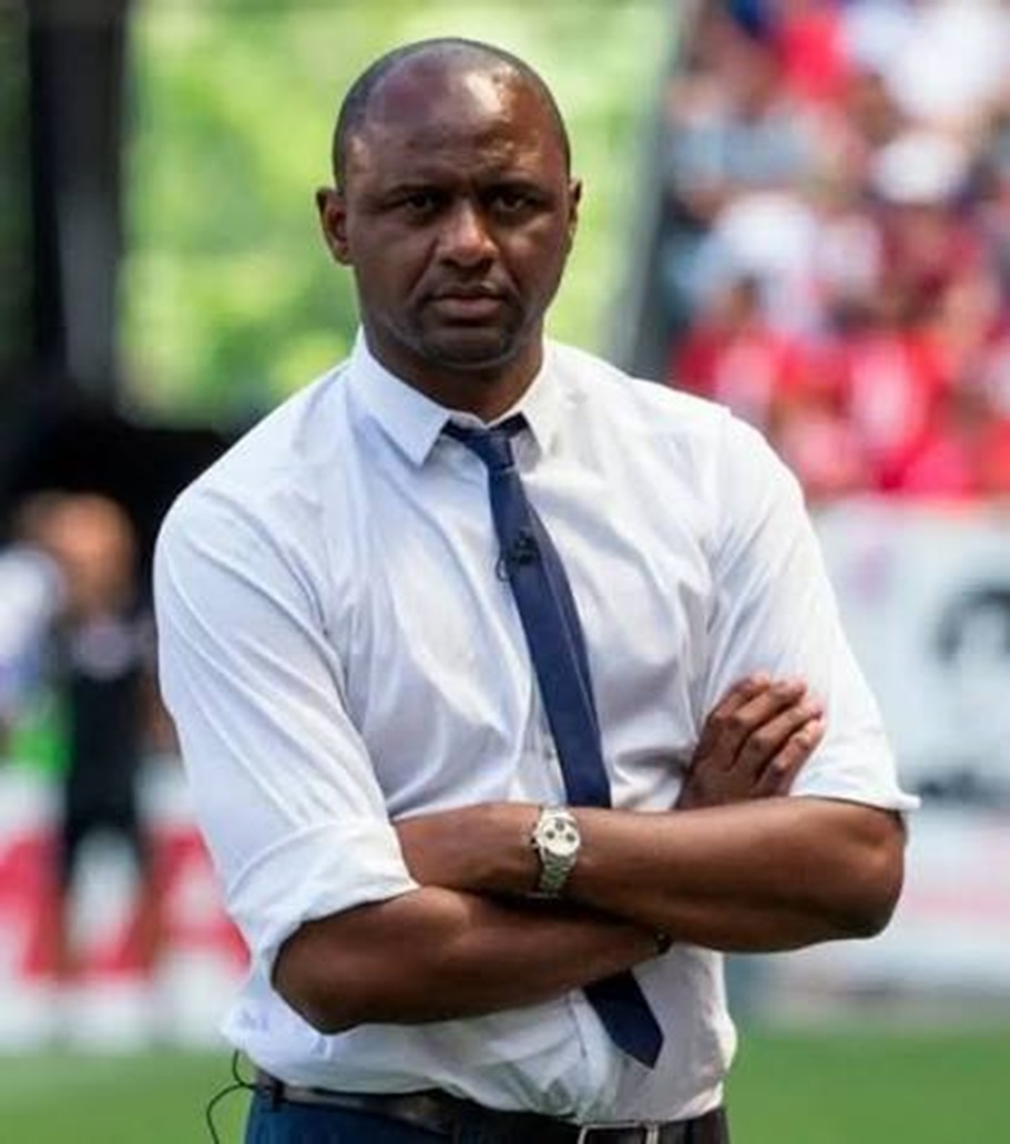 LE VIRAGE D'UN GÉANT ENTRE BANCS EUROPÉENS ET SÉLECTION : Patrick Vieira et après ?