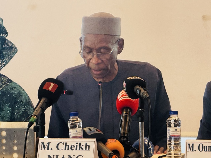 CÉRÉMONIE DE PRÉSENTATION DE L’OUVRAGE : «LES MOTS FAÇONNENT LE MONDE» De Cheikh Niang à Aïssata Tall Sall, les hommages appuyés à Oumar Demba Ba et à une certaine idée de la diplomatie sénégalaise