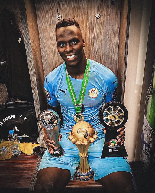 UN GÉANT QUITTE LA TANIÈRE : Fin de carrière internationale pour Édouard Mendy