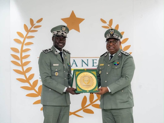 Direction Générale des Douanes : Babacar Mbaye passe le témoin à Malick Mbaye lors d'une cérémonie de passation de service