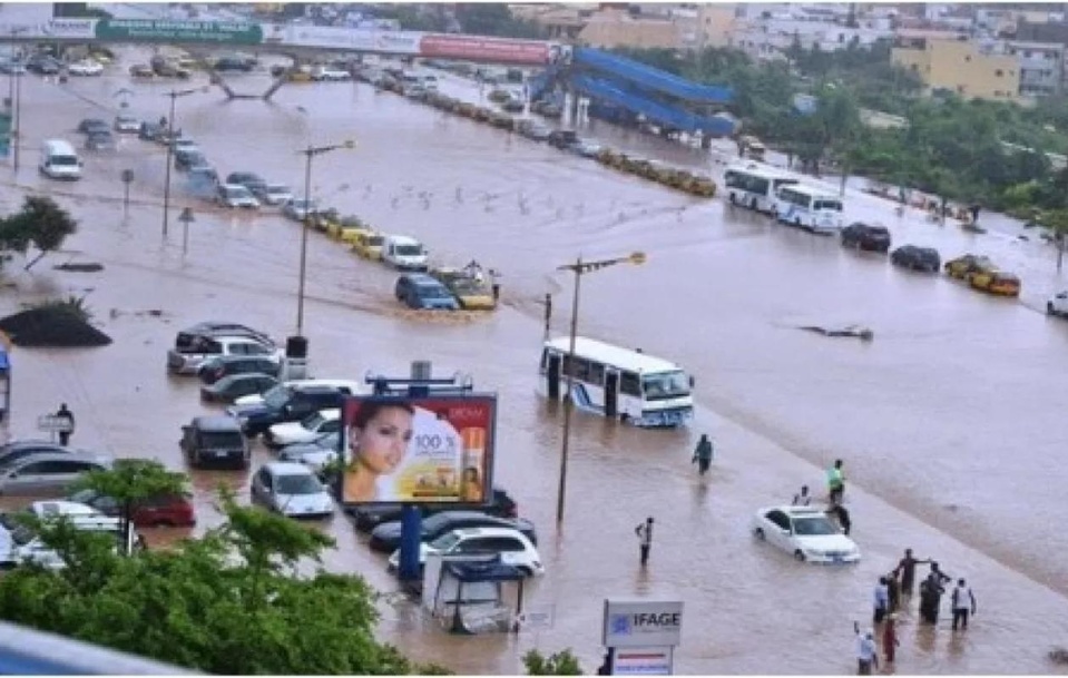 142 MM DE PLUIE À RUFISQUE, 138 MM À YOFF Dakar face à un déluge meurtrier 142 MM DE PLUIE À RUFISQUE, 138 MM À YOFF Dakar face à un déluge meurtrier