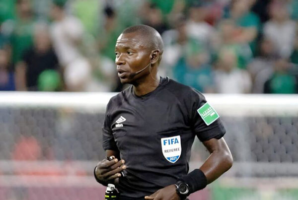 Le Maroc-l’arbitre et le croc en jambes