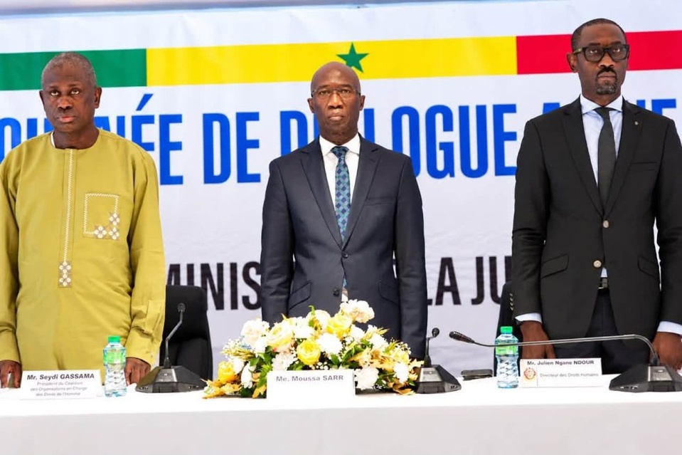 LANCEMENT DE LA JOURNEE DE DIALOGUE ANNUEL ENTRE LE MINISTERE DE LA JUSTICE ET LES OSC: Le mouvement social féminin en croisade contre les violences faites aux femmes, aux féminicides et plaide la révision de certains articles du Code de la famille LANCEMENT DE LA JOURNEE DE DIALOGUE ANNUEL ENTRE LE MINISTERE DE LA JUSTICE ET LES OSC: Le mouvement social féminin en croisade contre les violences faites aux femmes, aux féminicides et plaide la révision de certains articles du Code de la famille