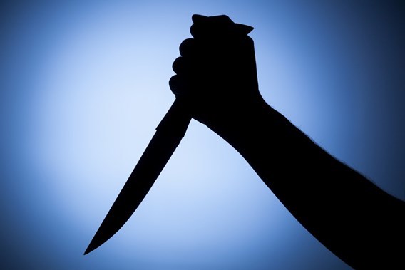 HORREUR A GUEDIAWAYE: «Yawu dial» poignarde son voisin Malick à la poitrine, aux flancs, au bras et au cou, devant une foule amorphe, jette le couteau et détale