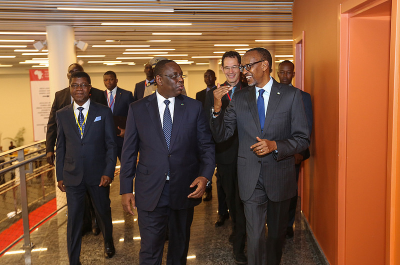 QUESTIONS SUR CE QU'ILS FERAIENT IL Y'A 20 ANS S'ILS ETAIENT MARC ZUCKERBERG: Macky se rate, Kagamé séduit