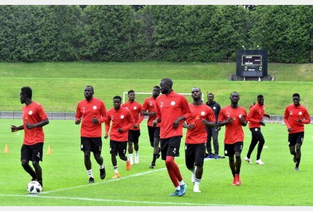 1ere PREMIERE SEANCE D’ENTRAINEMENT DES LIONS  A VITTEL: Travail avec ballon et tests physiques au menu devant le maire