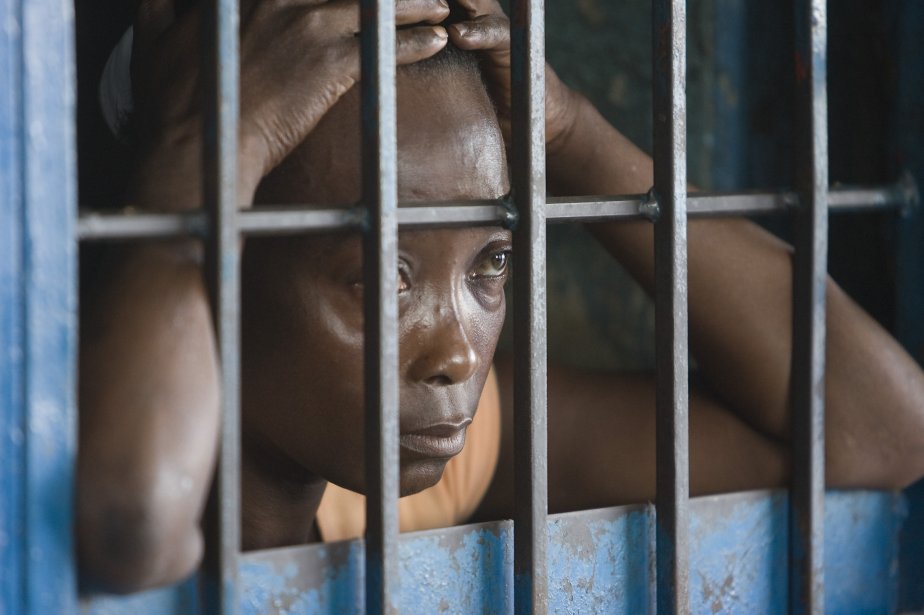 COUPS ET BLESSURES VOLONTAIRES: Maty Diop plante un couteau à l’œil gauche de sa voisine Marème Ndiaye pour une affaire de corde à linge et prend 2 mois ferme