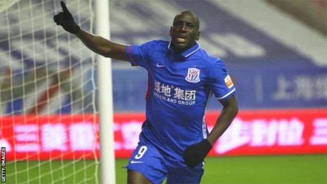 MERCATO DES LIONS: Galatasaray veut rapatrier Demba Bâ