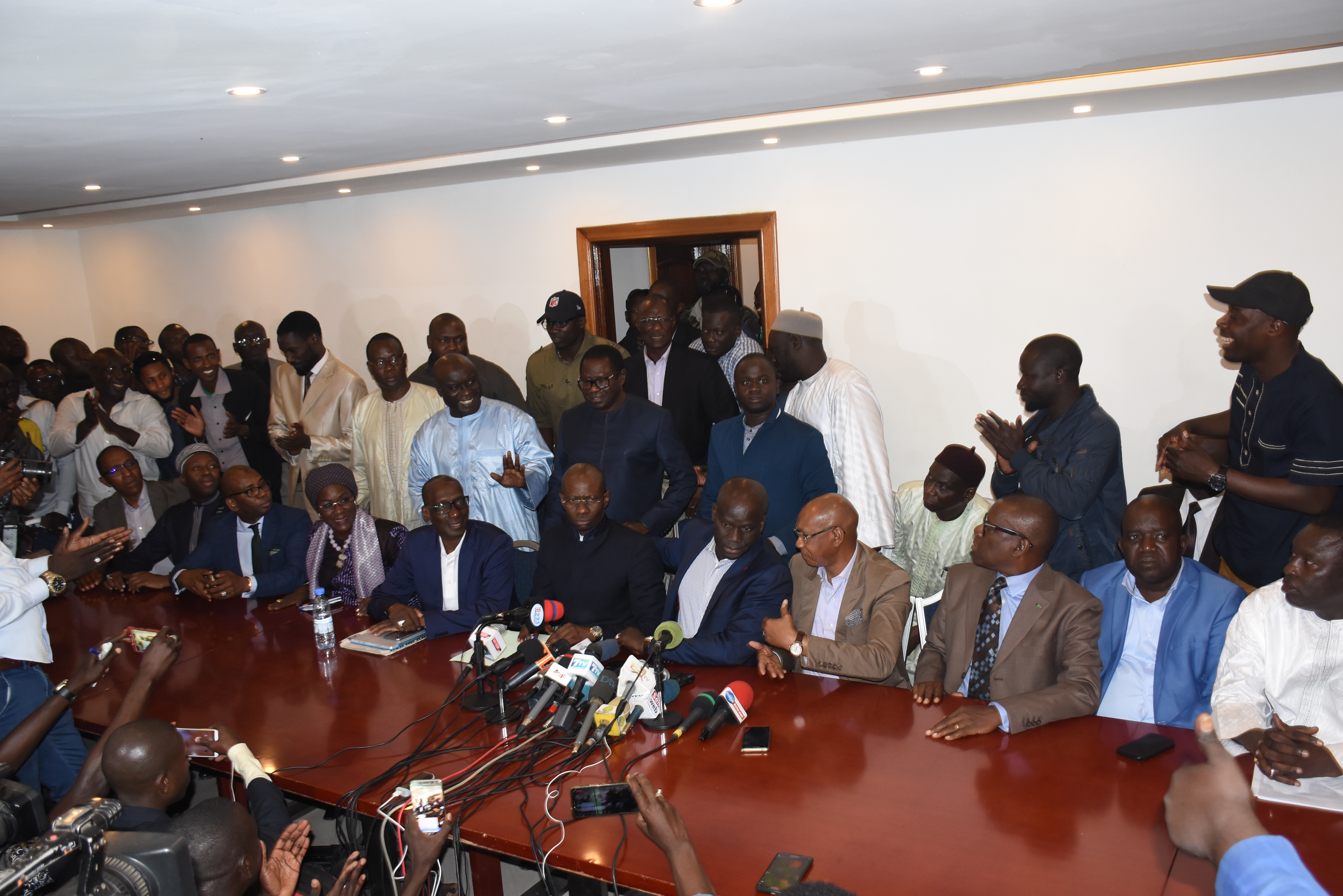 PREMIER MESSAGE DE L’OPPOSITION AU CANDIDAT DE BBY: «Que tous les Sénégalais considèrent Macky comme éliminé des élections et l’empêchent par tous les moyens de battre campagne»