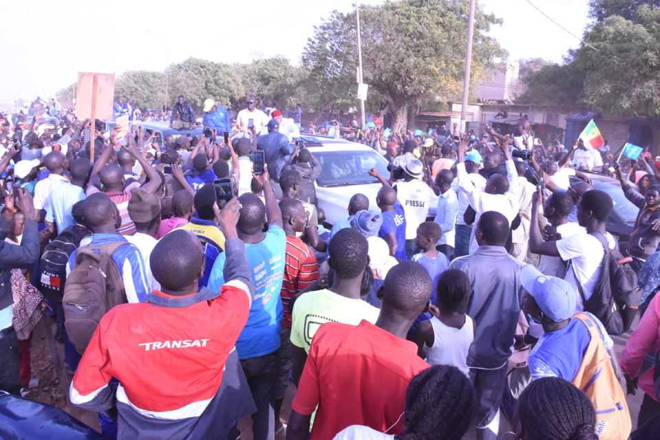 ARRIVEE HIER DU PAPE DU SOPI: Wade accueilli par une marée humaine à "son aéroport"