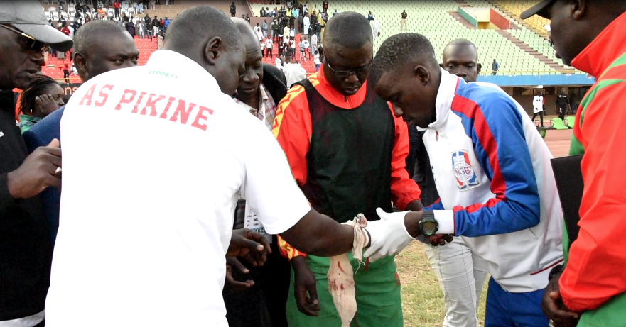 LIGUE 1 SENEGALAISE : Le match Jaraaf-Pikine vire à la bagarre générale, le coach de Pikine et l’intendant du club blessés