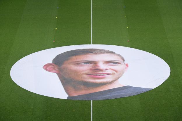 DISPARITION DE SALA : Les enquêteurs vont bientôt communiquer sur les causes de l'accident fatal à Emiliano Sala