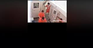 Vidéo : L’accueil réservé au terroriste de la Nouvelle Zélande en prison. Regardez!