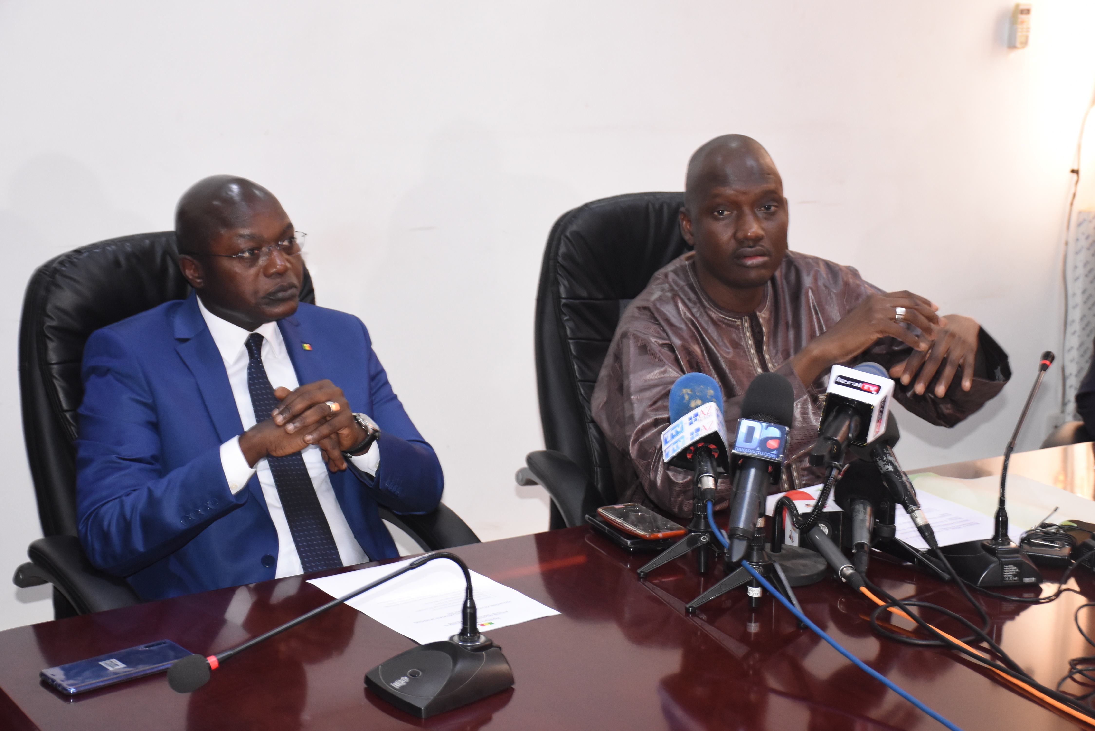 PASSATION DE SERVICE AU MINISTERE DES COLLECTIVITES TERRITORIALES: Oumar Guèye recadre le représentant de l’intersyndicale en pleine cérémonie