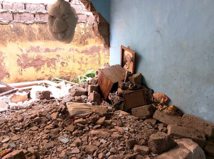 DOUBLE DRAME FAMILIAL A YEUMBEUL SUD: Ndiogou Mboup 4 ans et sa sœur Awa Mboup 1 an meurent dans l’affaissement du mur d’une maison délabrée