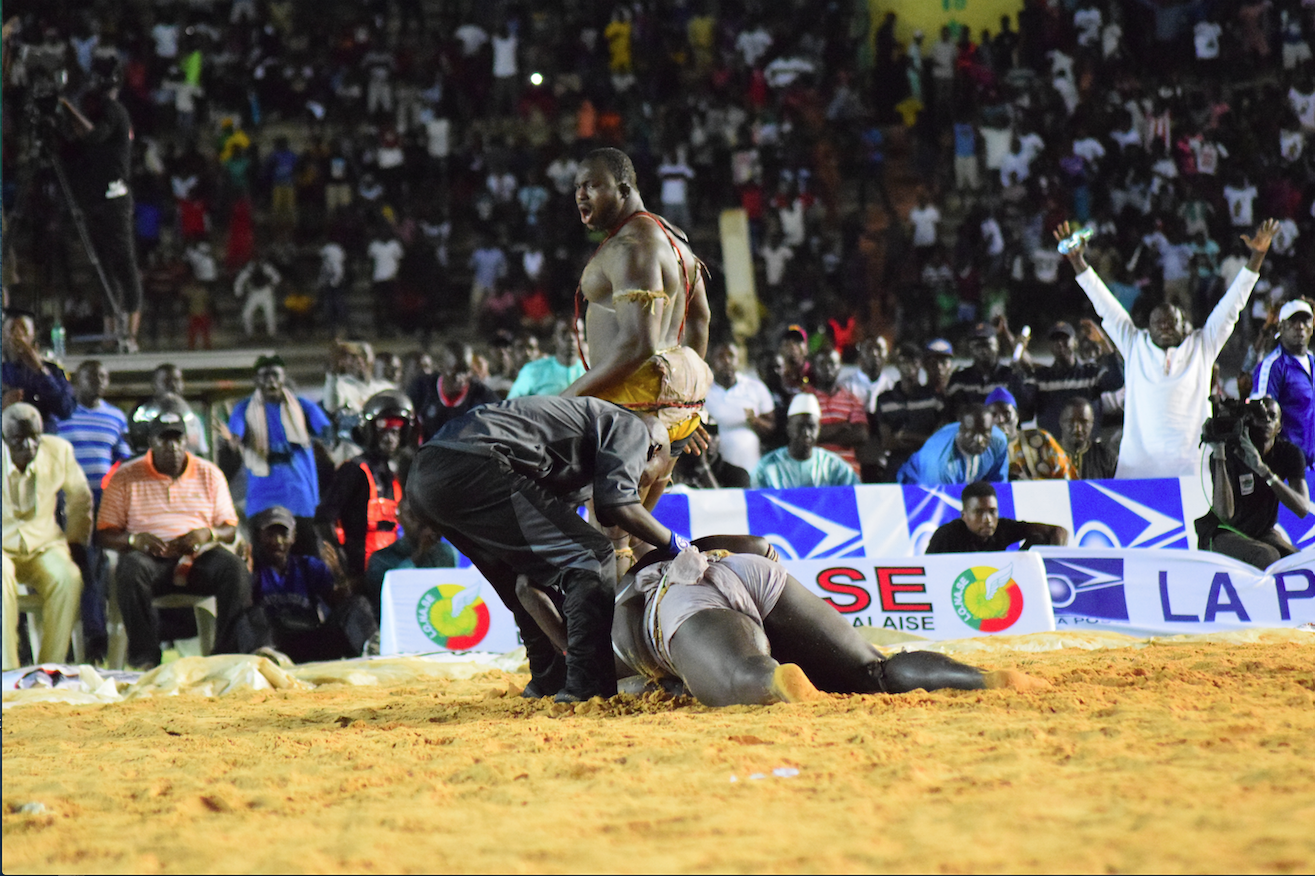MODOU LO vs EUMEU SENE : Le film du combat en images