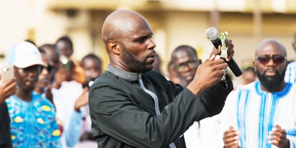 ARRETE DES SON ARRIVEE A L’AEROPORT POUR ETRE REEXPEDIE: Kemi Séba fait un boucan, Brussels Airlines refuse de l'embarquer