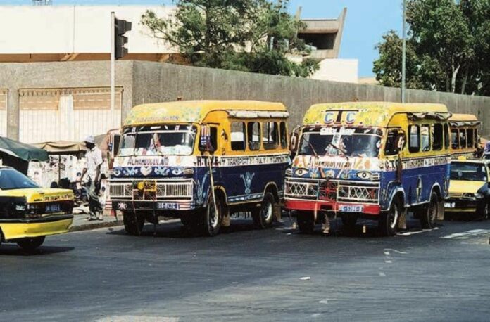 COUVRE-FEU ET RARETE DES VOITURES DE TRANSPORT : Le calvaire des populations obligées pour la plupart de rentrer à pied