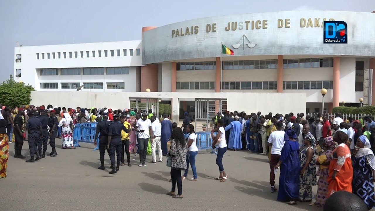 TENTATIVE DE MEURTRE : Mouhamed Ndiaye tergiverse dans ses déclarations, se comporte comme un fou à la barre, le procureur demande une expertise médicale