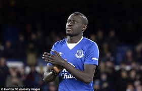 Baye Oumar Niasse fait ses adieux à Everton et fait un don à un organisme de bienfaisance