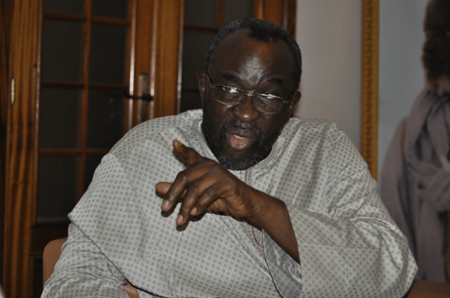 Contraint de rester chez lui: Moustapha Cissé Lô blesse un de ses enfants