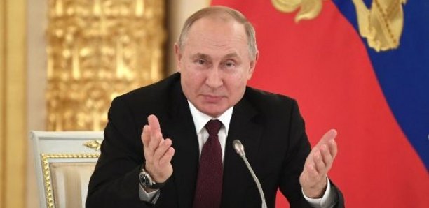 Poutine présente le premier vaccin contre le Covid-19, "Spoutnik V", testé sur sa fille