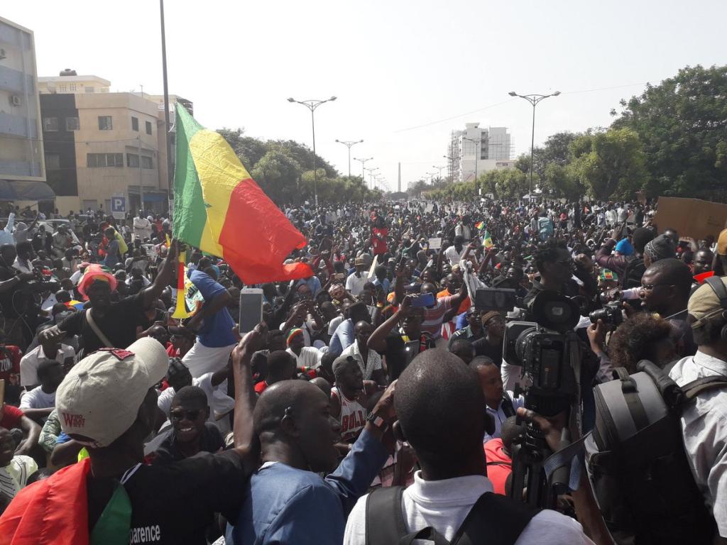 RASSEMBLEMENT CONTRE L’ISLAMOPHOBIE ET LA POSITION DE MACRON  Les musulmans du Sénégal ontfait une démonstration de force