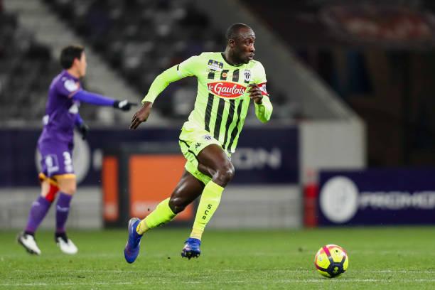 CHEIKH NDOYE, MILIEU DE TERRAIN RED STAR «Je suis encore jeune, même si les gens me voient déjà vieux»