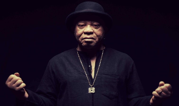 MORT DE 19 CIVILS AU MALI : LE COUP DE GUEULE DE L’ARTISTE SALIF KEÏTA